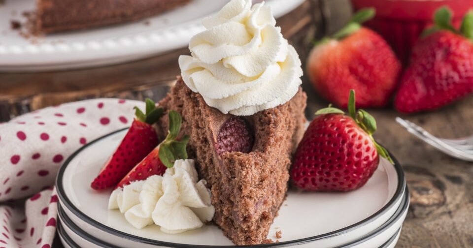 Easy Strawberry Chocolate Cake